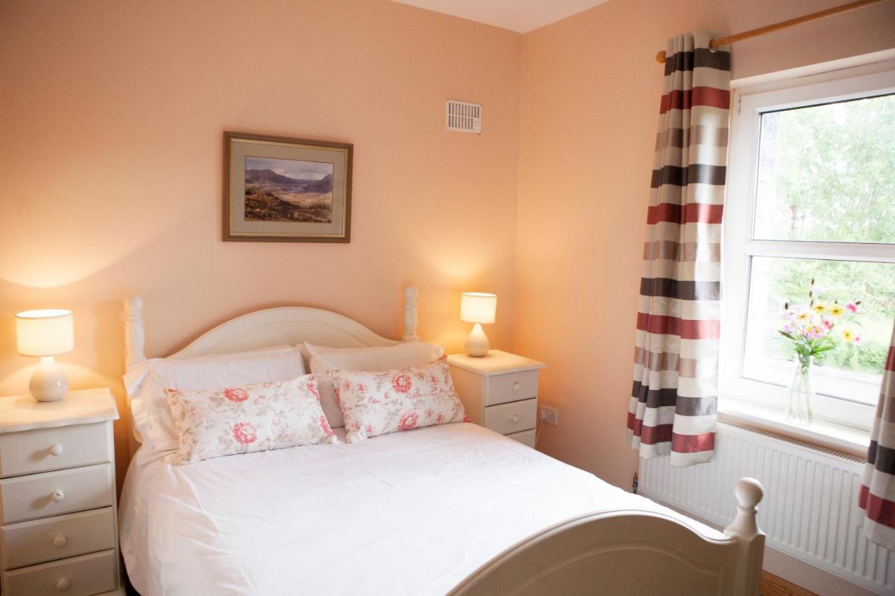 Vila Inviting 4-Bed House In Strokestown Exteriér fotografie