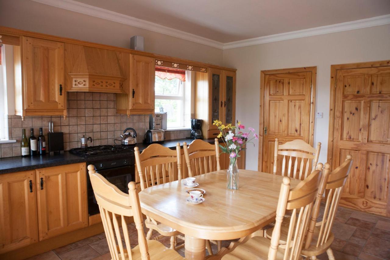 Vila Inviting 4-Bed House In Strokestown Exteriér fotografie