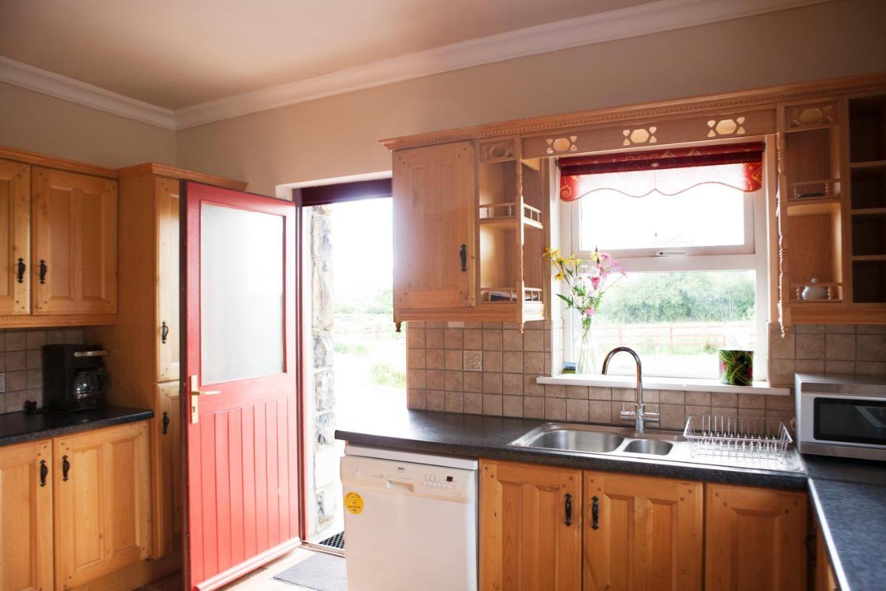 Vila Inviting 4-Bed House In Strokestown Exteriér fotografie