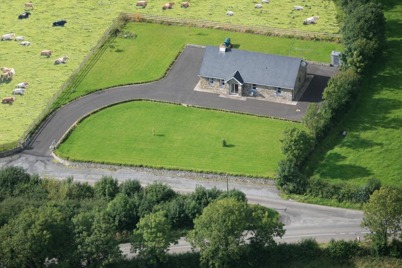 Vila Inviting 4-Bed House In Strokestown Exteriér fotografie