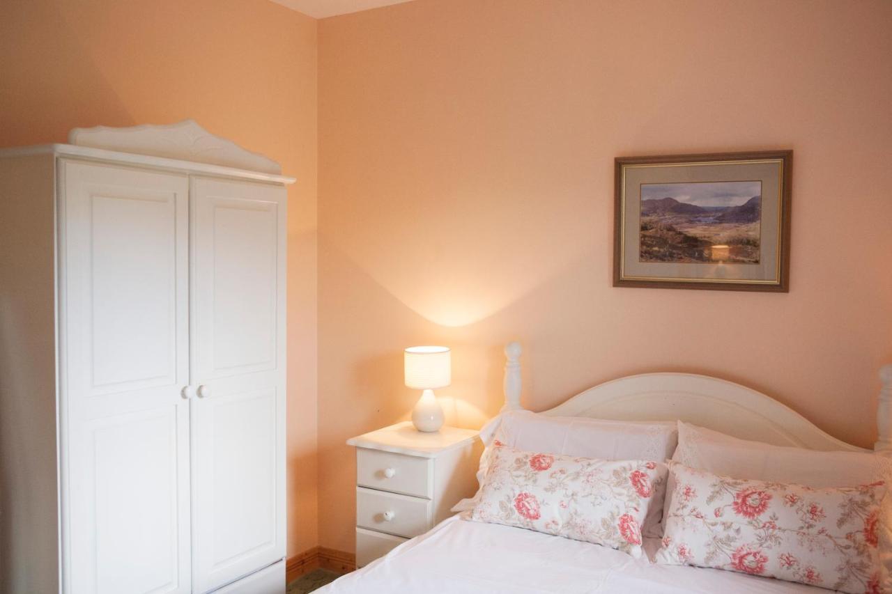 Vila Inviting 4-Bed House In Strokestown Exteriér fotografie