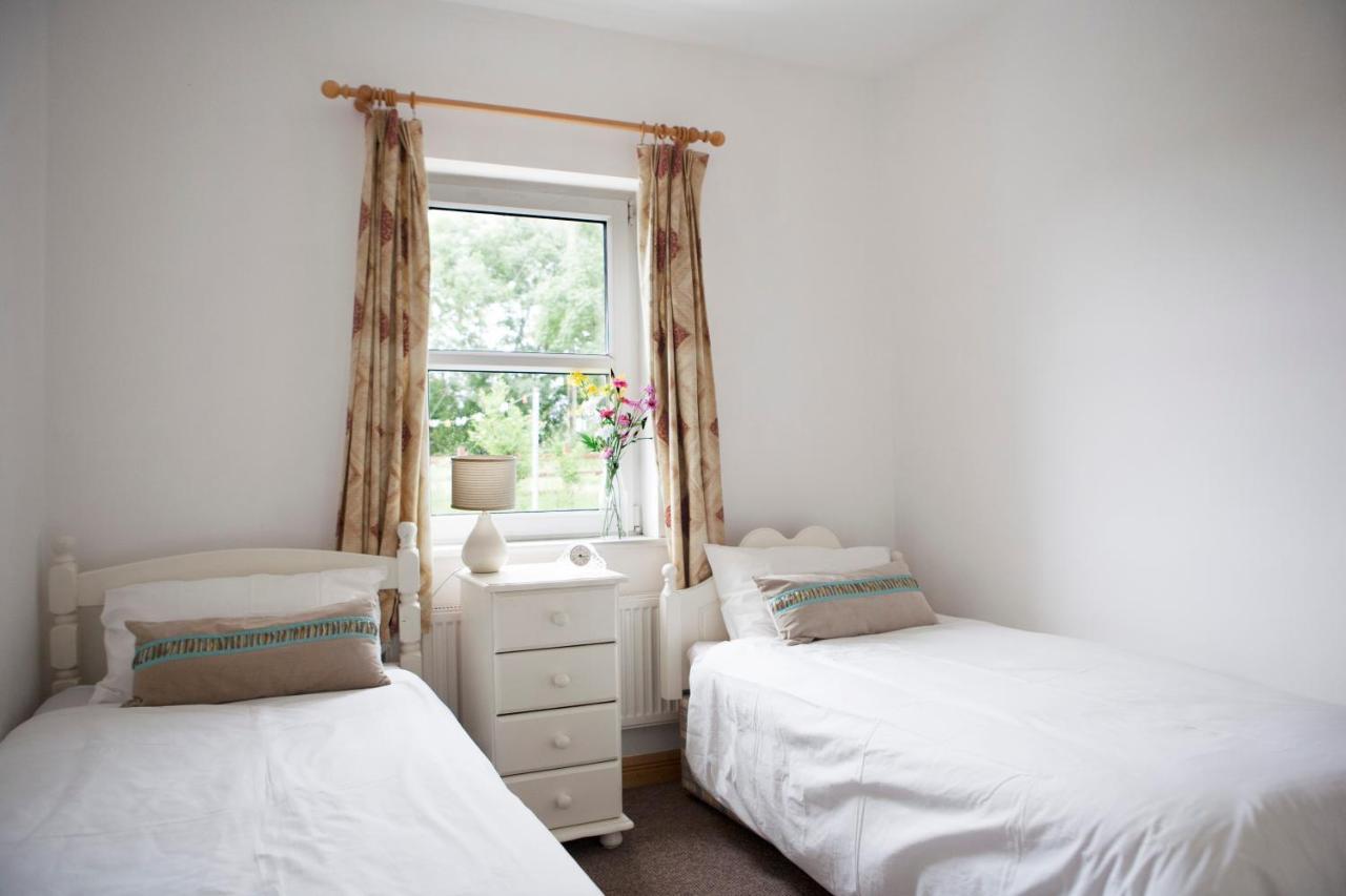 Vila Inviting 4-Bed House In Strokestown Exteriér fotografie