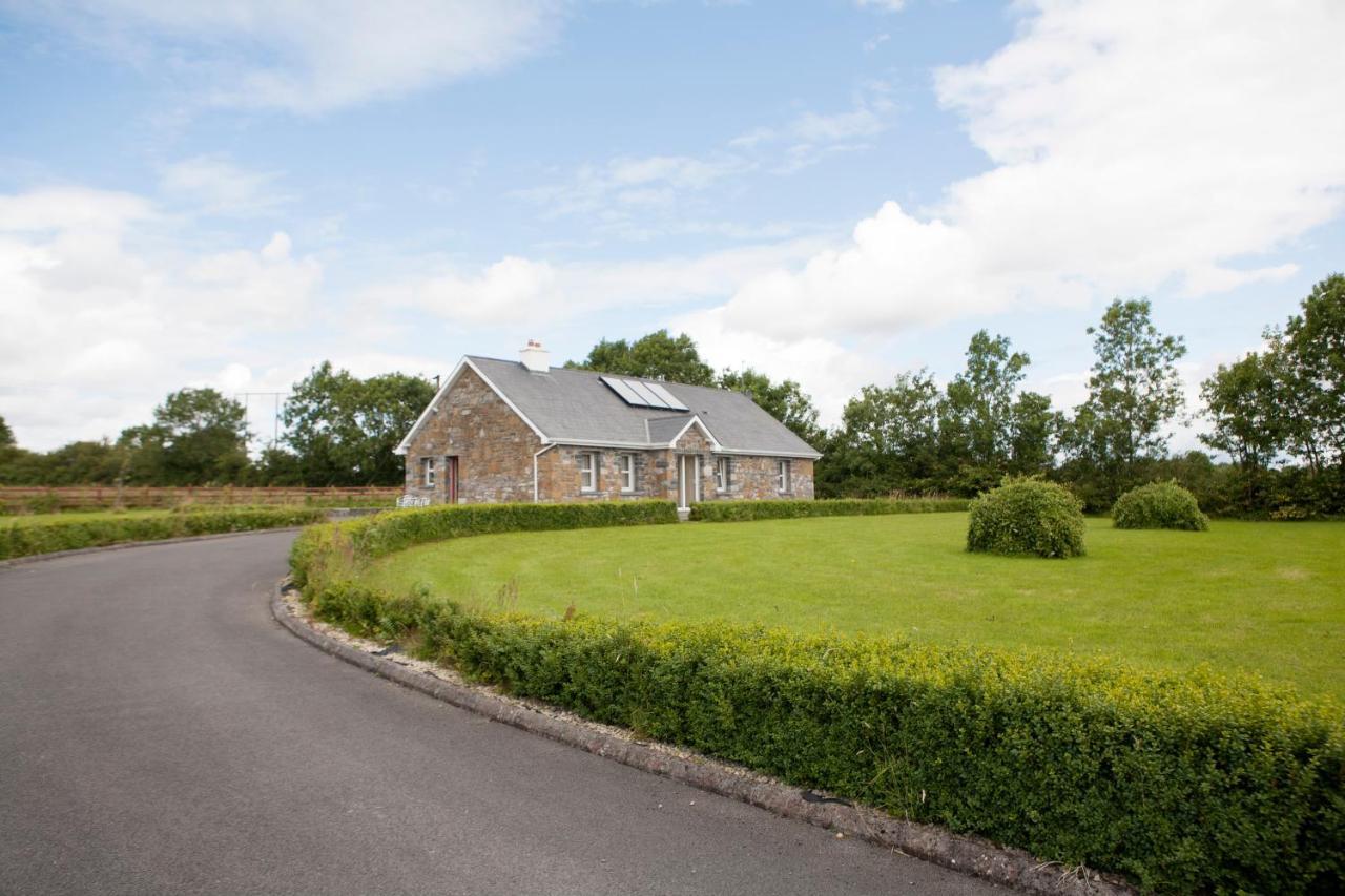 Vila Inviting 4-Bed House In Strokestown Exteriér fotografie